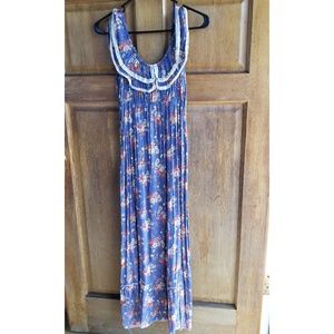 Romantic Flowy Maxi Dress (S/M)